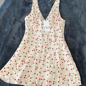 BNWT ZARA SATIN EFFECT PRINT DRESS